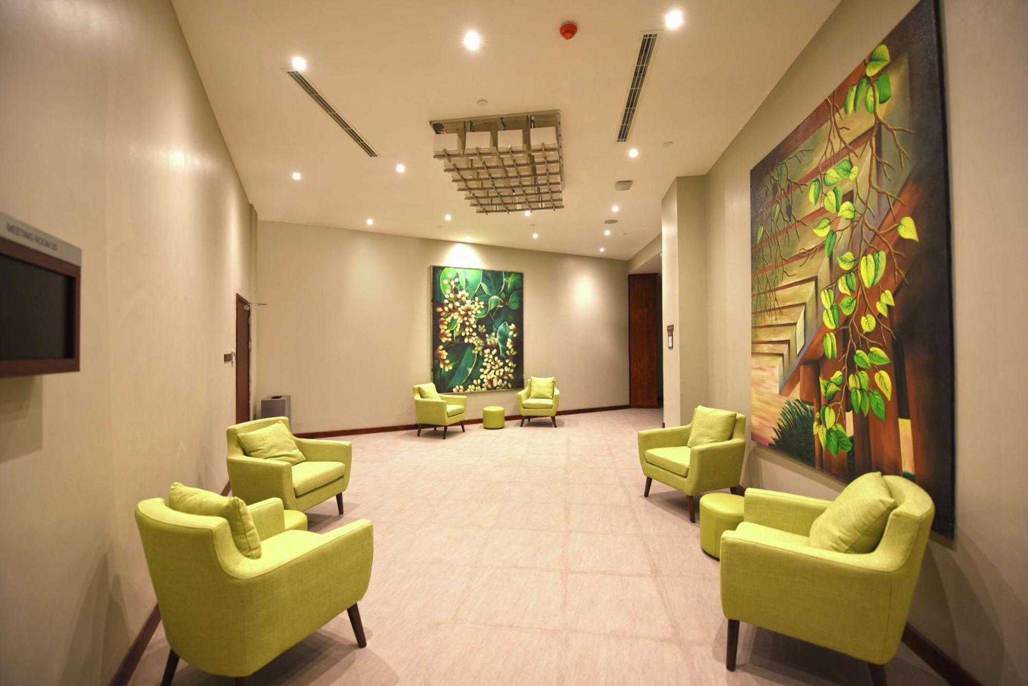 Hilton Garden Inn Kampala Ngoại thất bức ảnh