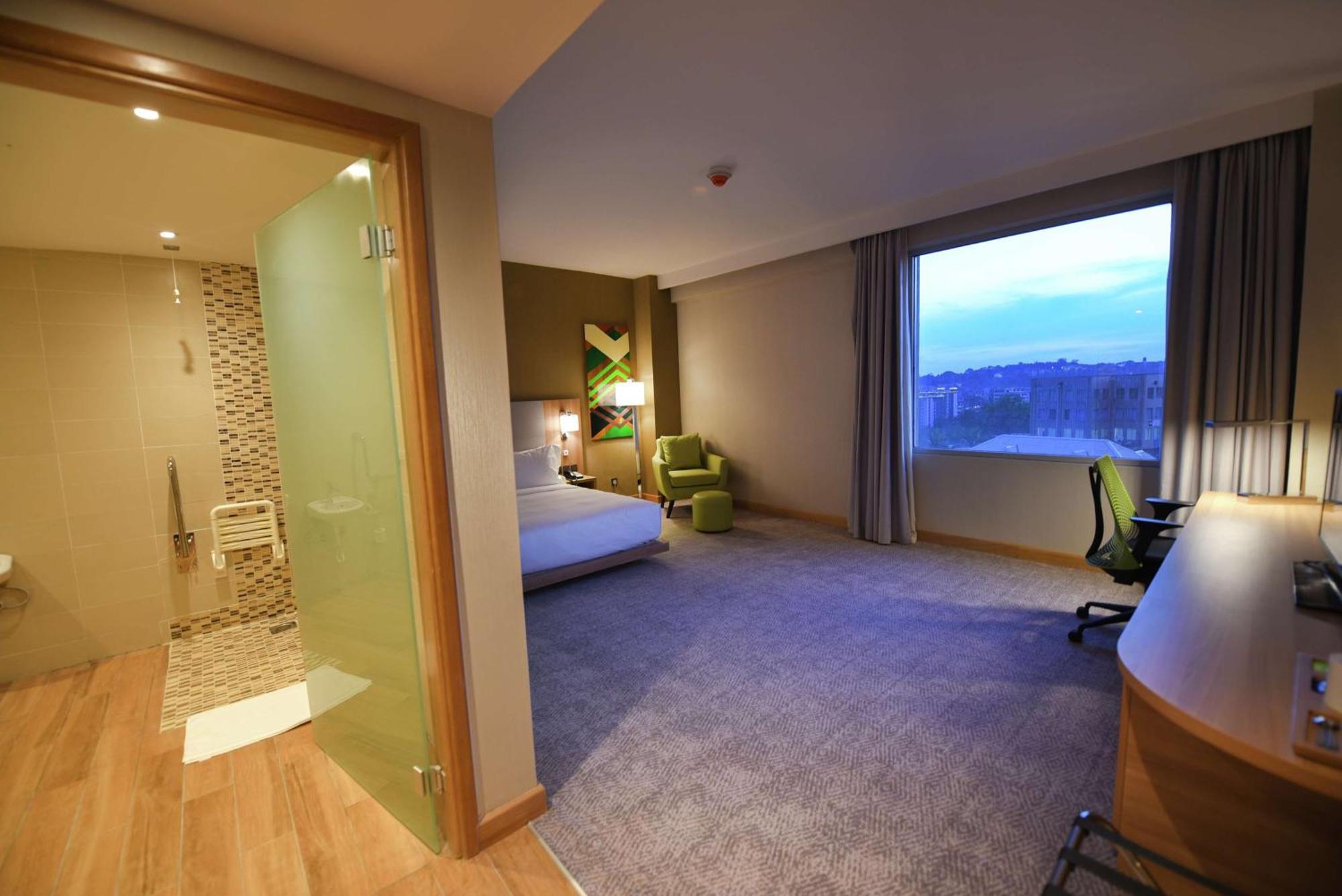 Hilton Garden Inn Kampala Ngoại thất bức ảnh