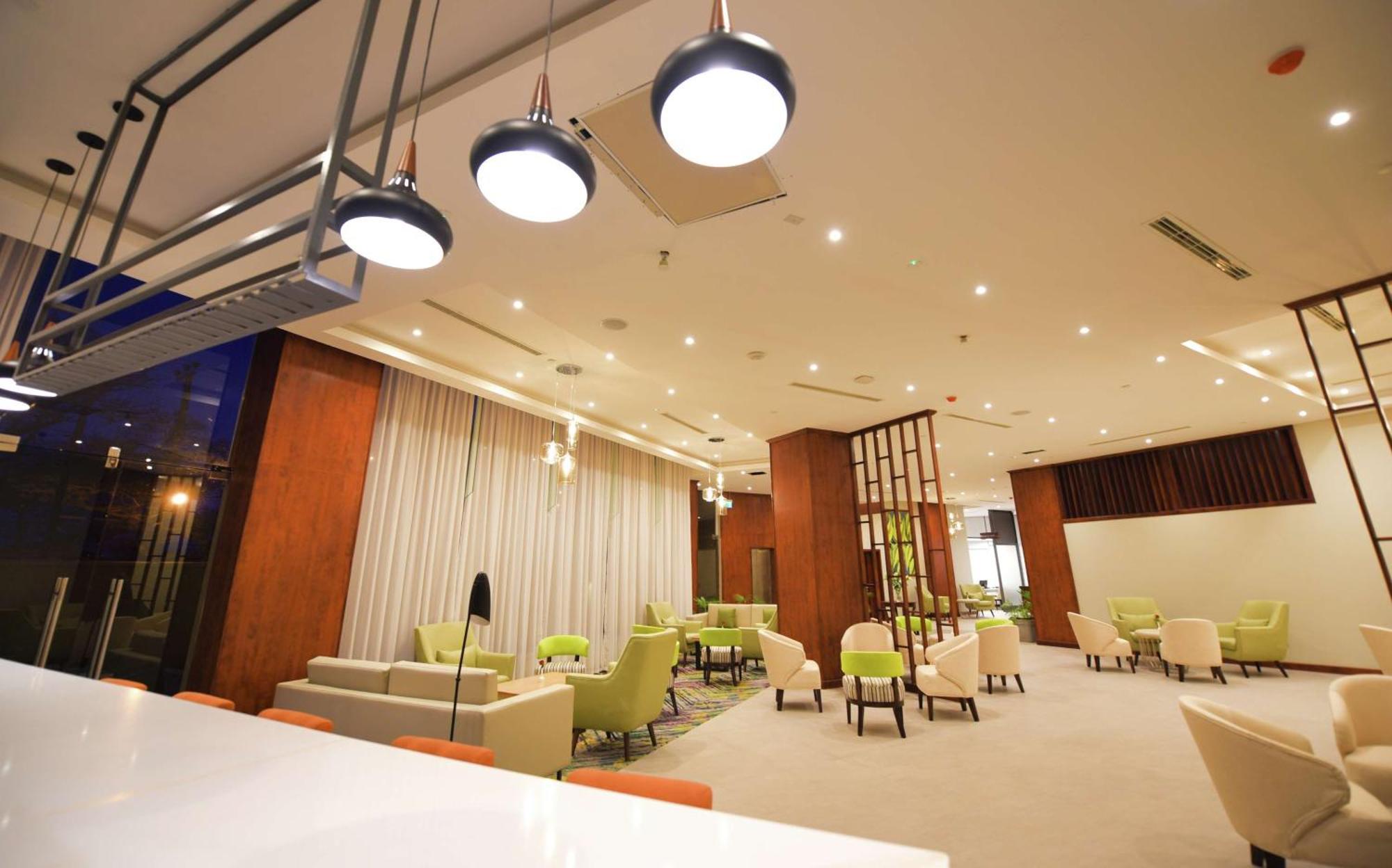 Hilton Garden Inn Kampala Ngoại thất bức ảnh