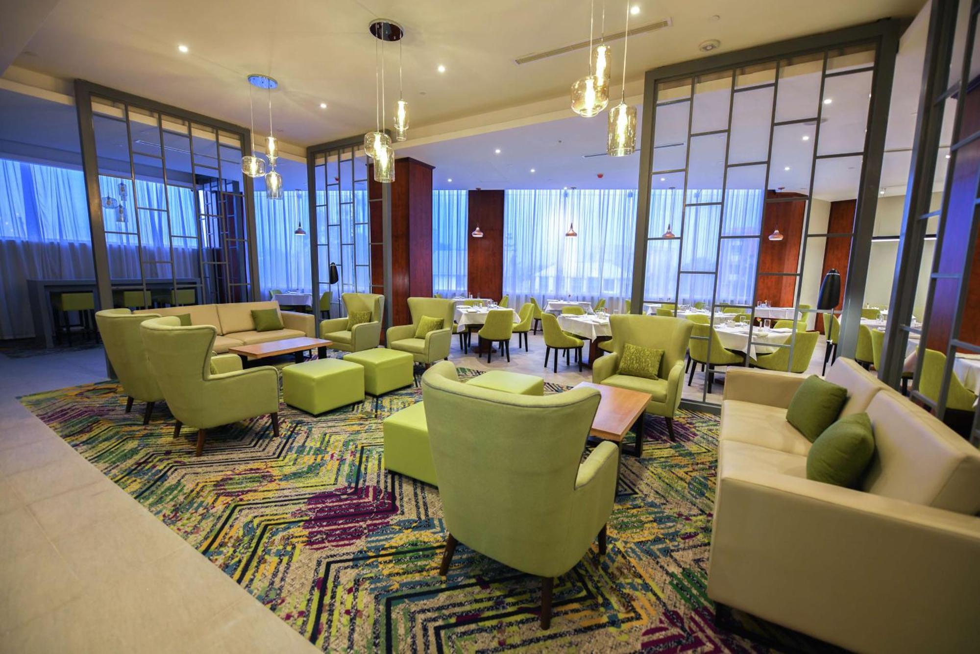 Hilton Garden Inn Kampala Ngoại thất bức ảnh