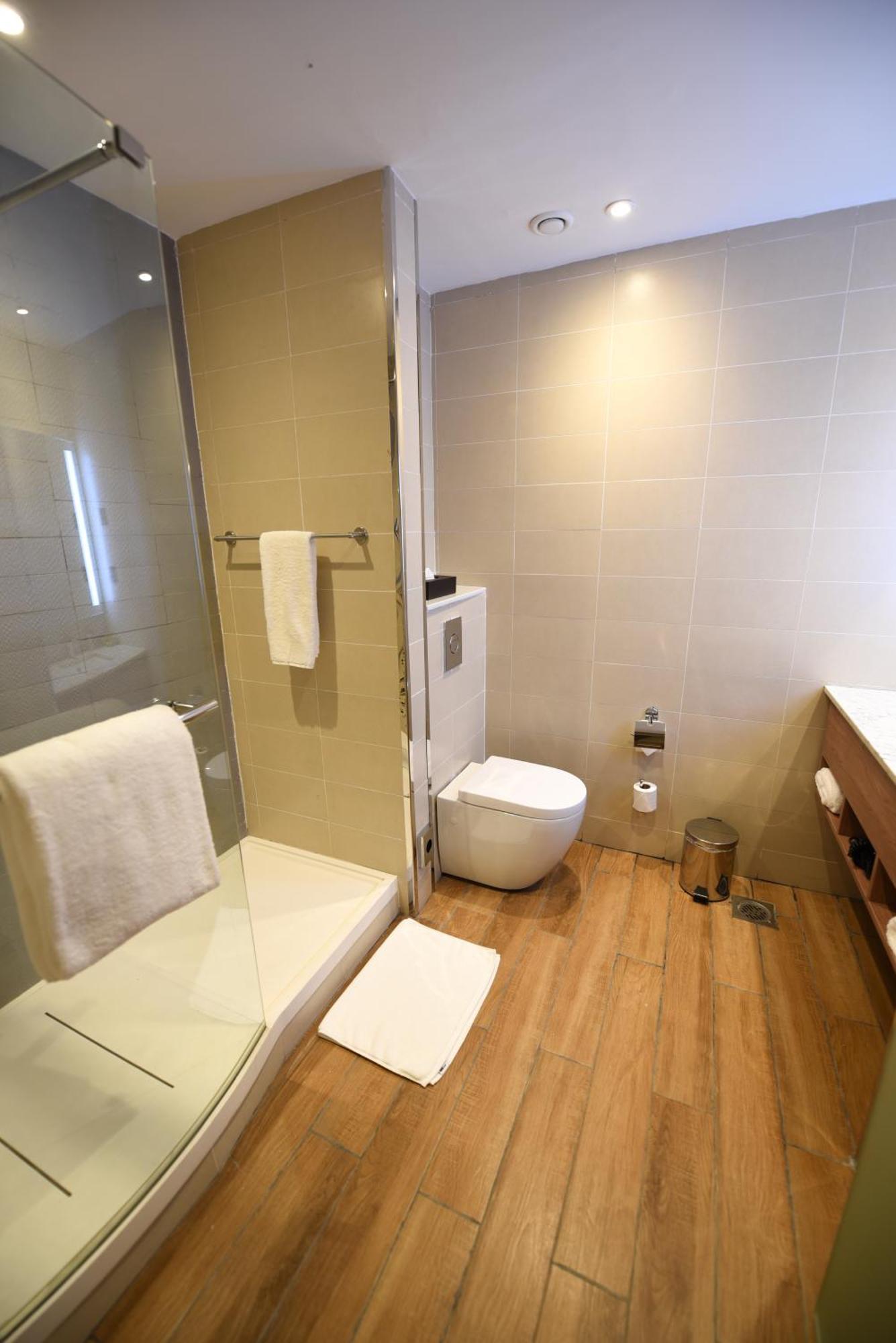 Hilton Garden Inn Kampala Ngoại thất bức ảnh