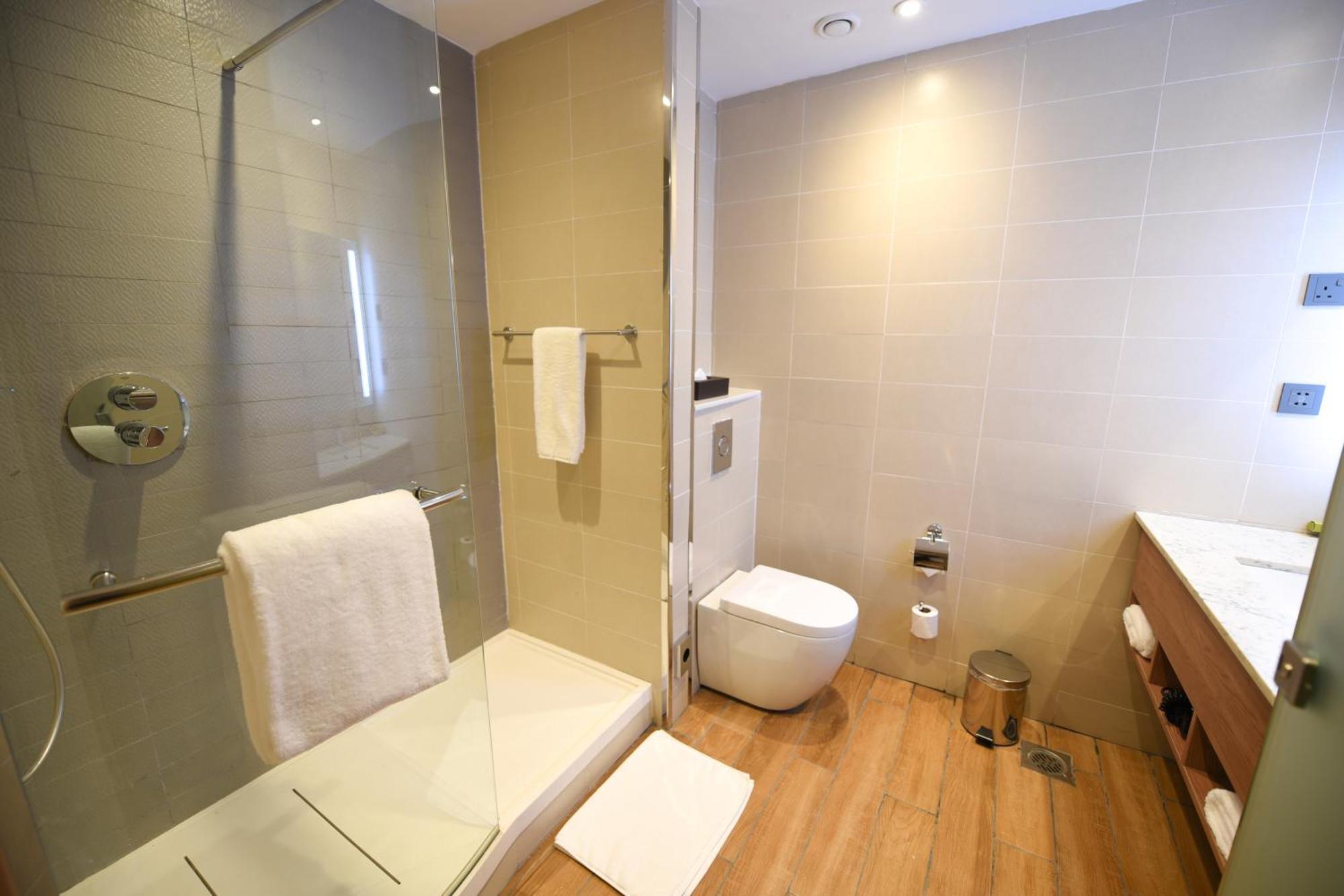 Hilton Garden Inn Kampala Ngoại thất bức ảnh